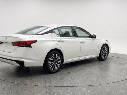 Used 2025 Nissan Altima 2.5 SV FWD image 9