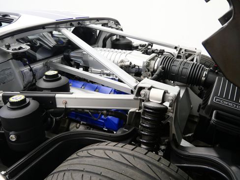 Used 2005 Ford GT RWD image 44