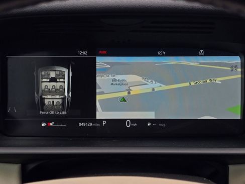 Used 2018 Land Rover Discovery HSE AWD/4WD image 27