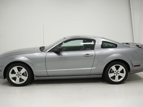 Used 2007 Ford Mustang GT RWD image 7