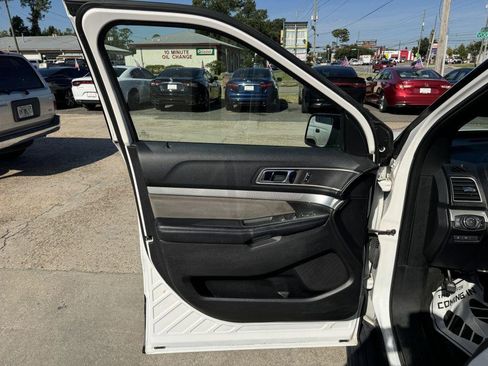 Used 2017 Ford Explorer XLT w/ Equipment Group 202A image 14