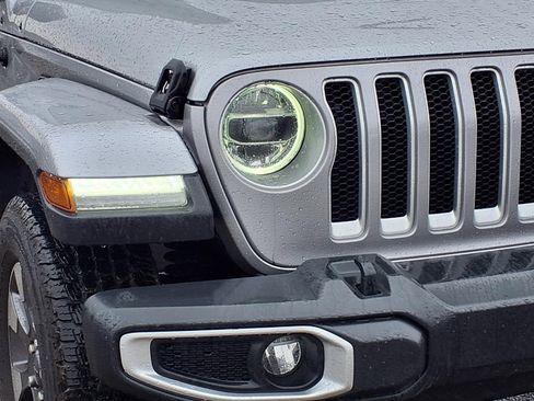 Used 2020 Jeep Wrangler Unlimited Sahara image 9