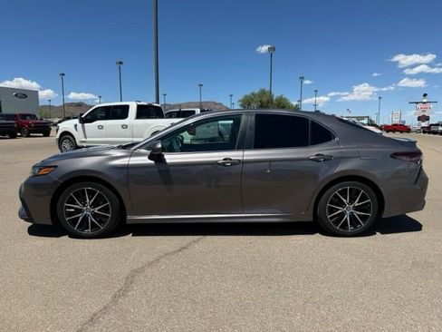 Used 2021 Toyota Camry SE w/ Audio Upgrade Package FWD image 10
