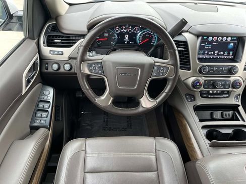 Used 2020 GMC Yukon XL Denali w/ Denali Premium Package image 14