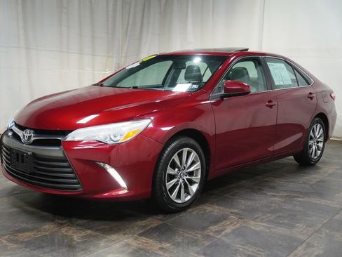 Used 2017 Toyota Camry XLE w/ Moonroof Package image 2