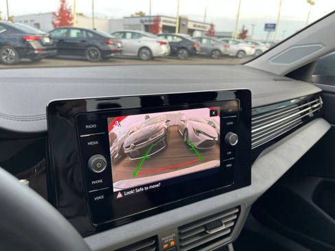 Used 2025 Volkswagen Jetta SE image 17