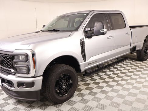 Used 2024 Ford F350 XLT w/ XLT Premium Package AWD/4WD image 11