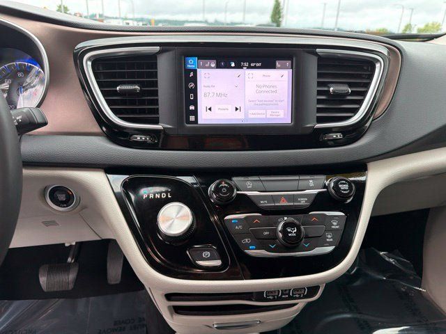 Used 2023 Chrysler Voyager LX FWD image 21