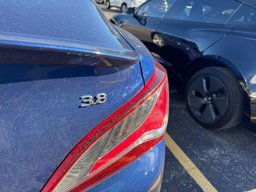 Used 2016 Hyundai Genesis 3.8 RWD image 6