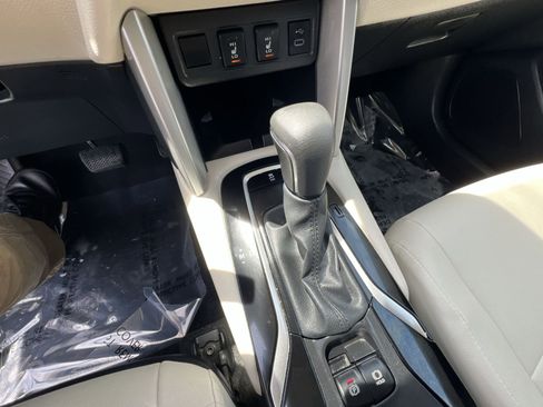 Used 2024 Toyota Corolla Cross XLE AWD/4WD image 21