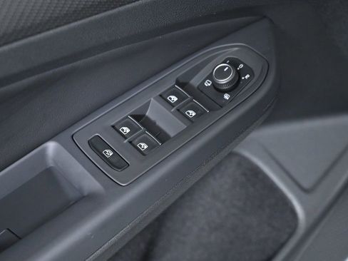 Used 2024 Volkswagen Golf R image 24