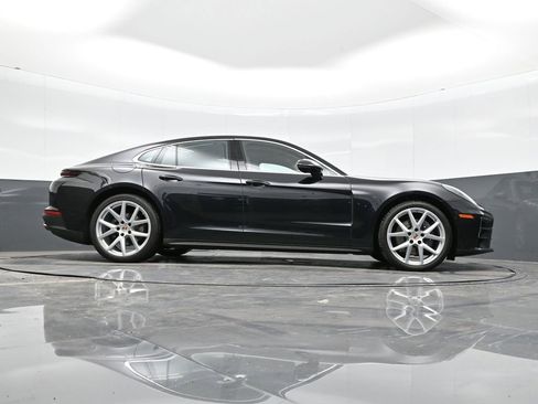 Used 2025 Porsche Panamera RWD image 39