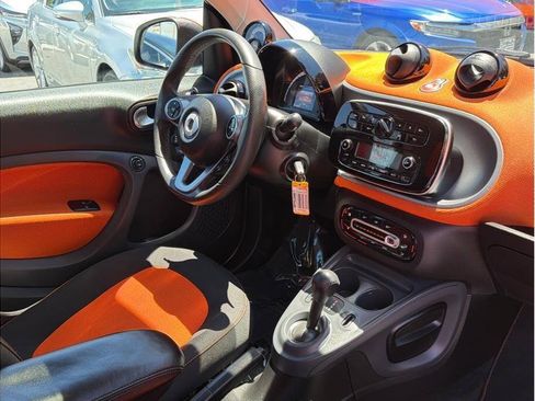 Used 2016 smart fortwo Proxy RWD image 6