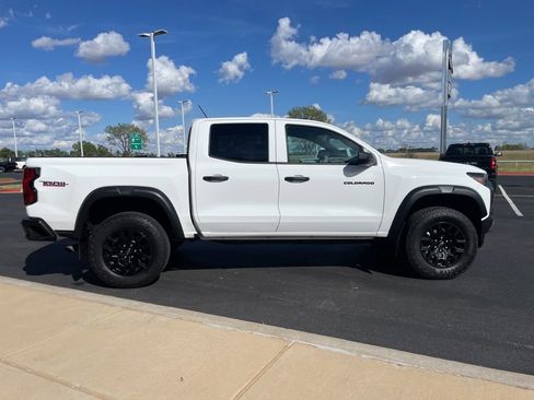 Used 2024 Chevrolet Colorado Trail Boss AWD/4WD image 8