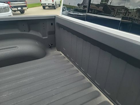 Used 2022 RAM 1500 Limited w/ Body Color Bumper Group AWD/4WD image 12