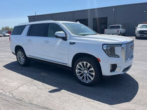 Used 2024 GMC Yukon XL Denali AWD/4WD image 2