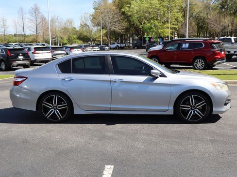 Used 2017 Honda Accord Sport image 13