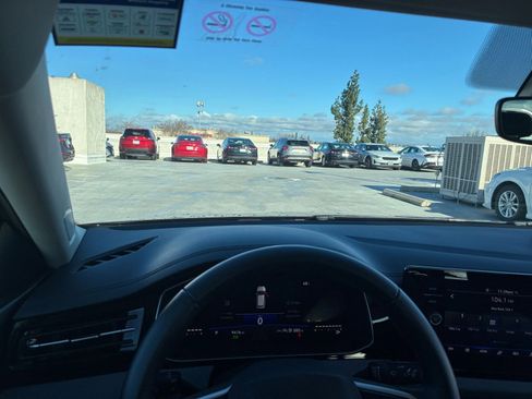 Used 2025 Volkswagen Jetta SE image 34