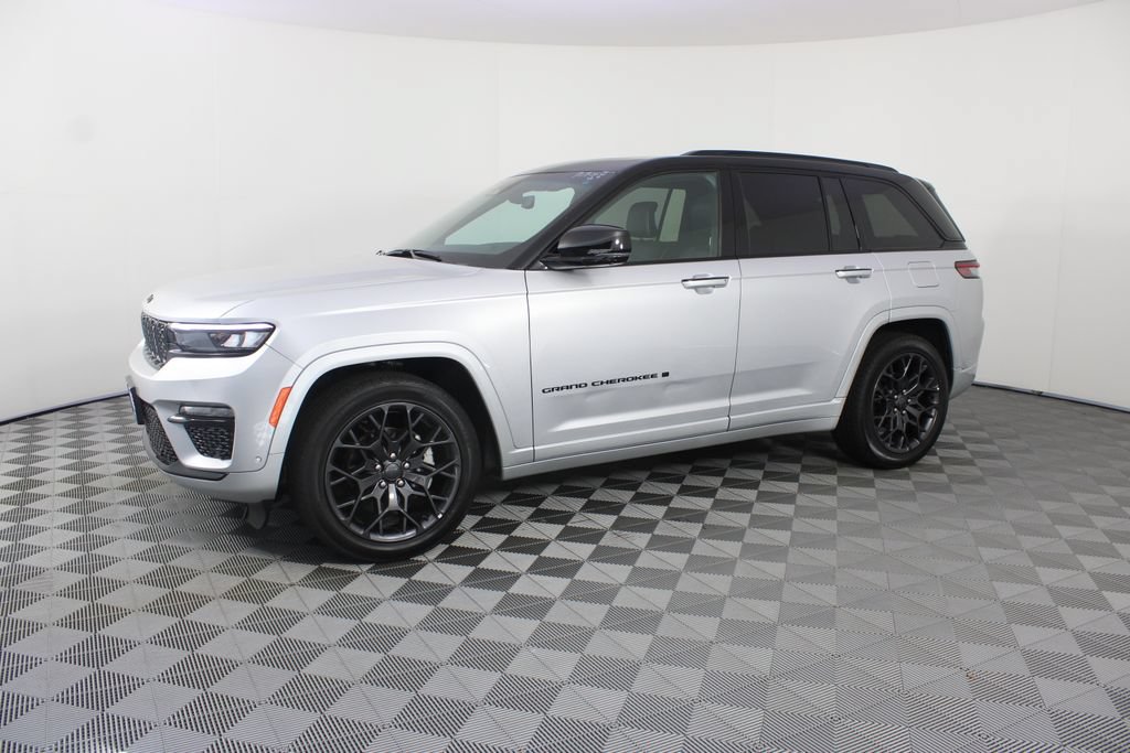 Used 2025 Jeep Grand Cherokee Summit w/ Obsidian Package AWD/4WD image 2