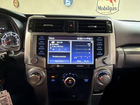 Used 2020 Toyota 4Runner SR5 AWD/4WD image 20