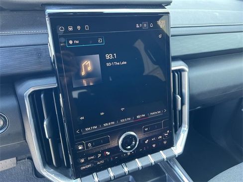 Used 2025 GMC Acadia Elevation image 13