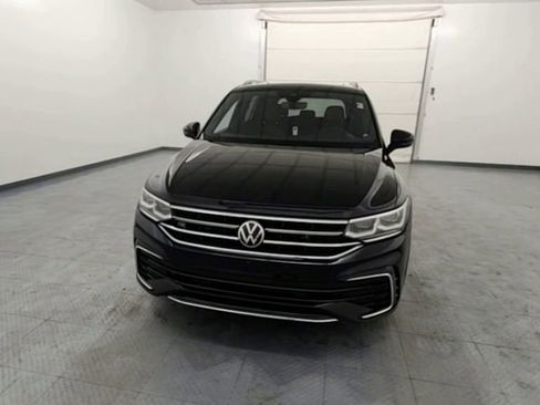 Used 2022 Volkswagen Tiguan SEL R-Line image 3
