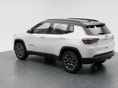 Used 2025 Jeep Compass Trailhawk AWD/4WD image 6