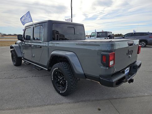 Used 2021 Jeep Gladiator Willys image 3