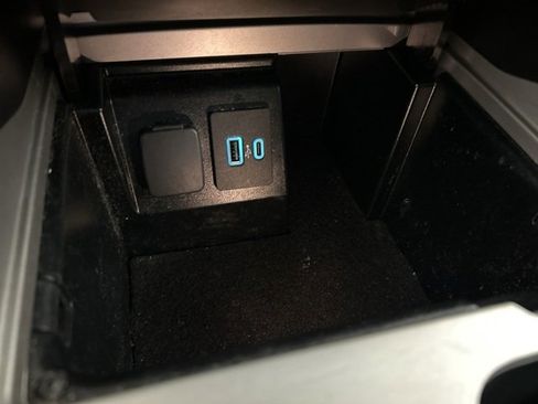 Used 2022 Ford Explorer Limited image 18