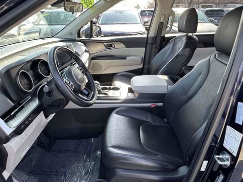 Used 2024 Kia Carnival LX image 17