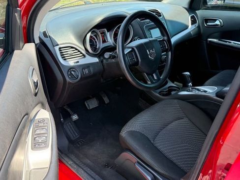 Used 2020 Dodge Journey SE w/ Blacktop Package FWD image 9