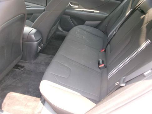 Used 2025 Hyundai Elantra SEL FWD image 9