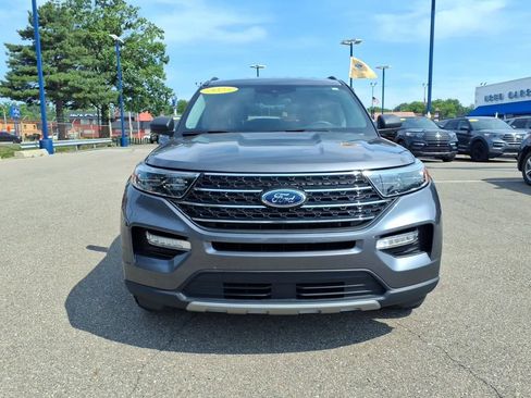 Certified 2024 Ford Explorer XLT w/ Equipment Group 202A AWD/4WD image 3