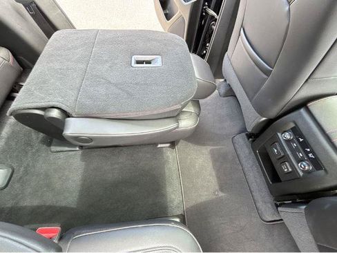 Used 2023 Chevrolet Traverse RS AWD/4WD image 8