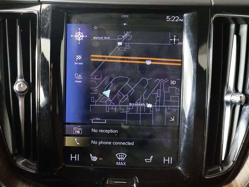 Used 2021 Volvo XC60 T5 Momentum w/ Premium Package image 44