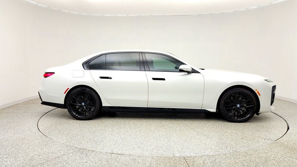 Used 2023 BMW i7 xDrive60 AWD/4WD image 4