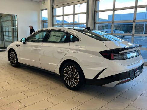 New 2026 Hyundai Sonata Limited FWD image 11