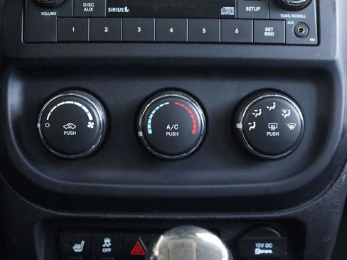 Used 2013 Jeep Patriot Latitude w/ Sun/Sound Group AWD/4WD image 34
