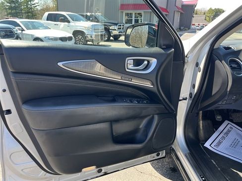 Used 2019 INFINITI QX60 Luxe w/ Essential Package image 18