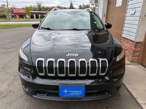 Used 2018 Jeep Cherokee Latitude Plus w/ Cold Weather Group image 8