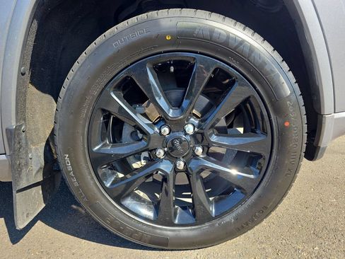 Used 2020 Jeep Grand Cherokee Altitude AWD/4WD image 14
