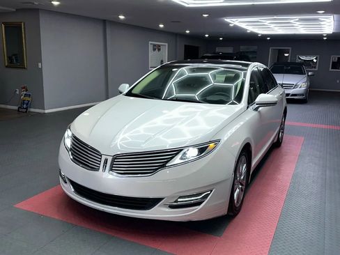 Used 2014 Lincoln MKZ w/ Equipment Group 101A Select image 2