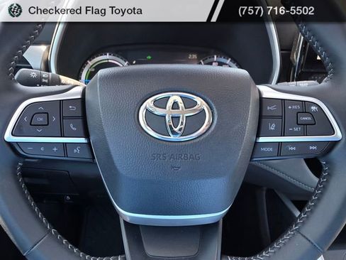 Used 2025 Toyota Highlander XLE image 14