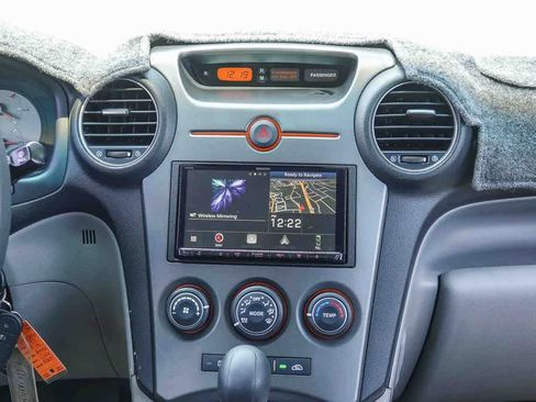 Used 2007 Kia Rondo LX image 12