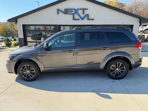 Used 2017 Dodge Journey SE w/ Flexible Seating Group image 6