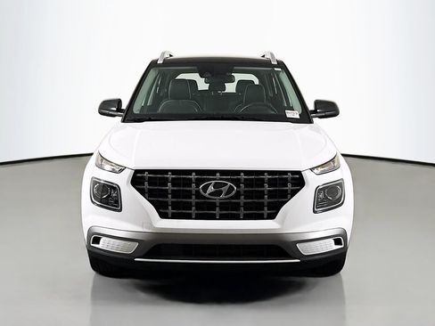 Used 2022 Hyundai Venue Limited FWD image 2