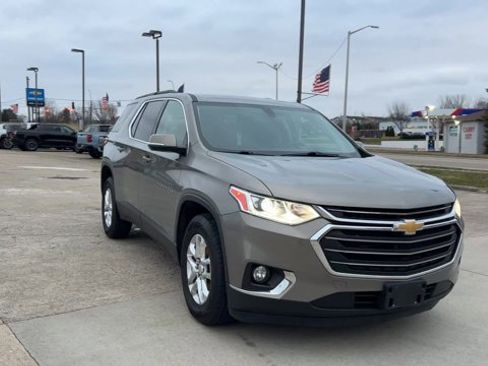 Used 2019 Chevrolet Traverse LT image 3