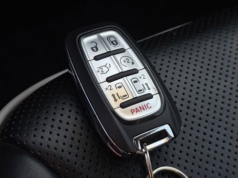 Used 2022 Chrysler Pacifica Limited w/ S Appearance Package image 30