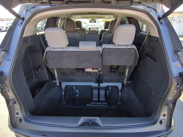 Used 2025 Toyota Sienna XLE FWD image 10