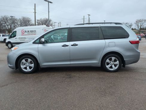 Used 2016 Toyota Sienna L image 5